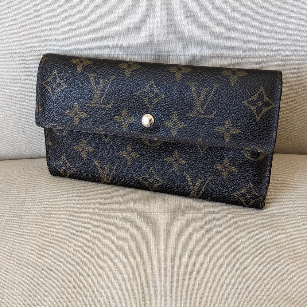 Vintage Louis Vuitton International Wallet